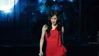 Tiffany Young Sapa Penggemar di Konser Edge of Calm Jakarta