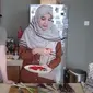 Zaskia Sungkar membuat hidangan lobster bumbu saus padang (Dok.YouTube/The Sungkars Family)