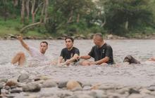 Potret 'The Dudas Minus One' Berkunjung ke Kampung Halaman Ariel Noah, Ke Rumah Sakit Hingga Main di Sungai