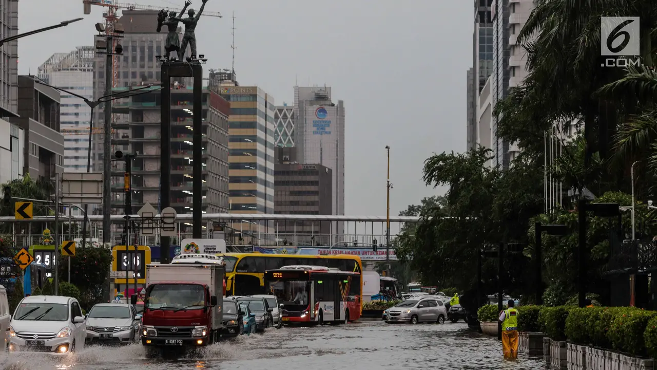 Jalan MH Thamrin Tak Luput dari Banjir