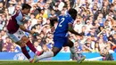 Tuan rumah mencoba untuk menyamakan kedudukan pada perpanjangan waktu yang berjalan sampai 11 menit. Namun tidak ada gol tercipta, Aston Villa menang 1-0 atas Chelsea. (AP Photo/Alastair Grant)