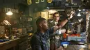 Jamie Foxx dan Dave Franco di Day Shift. (Parrish Lewis/Netflix via AP)