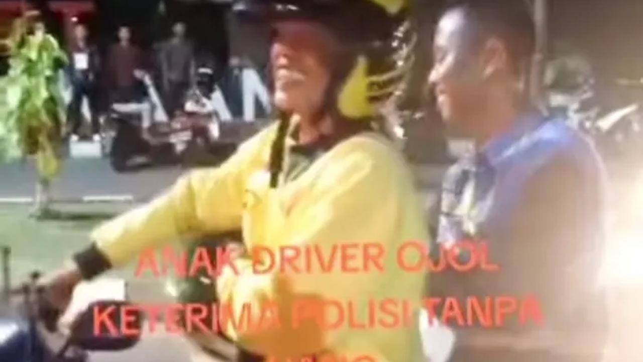 Driver Ojol Kegirangan Anaknya Masuk Polisi