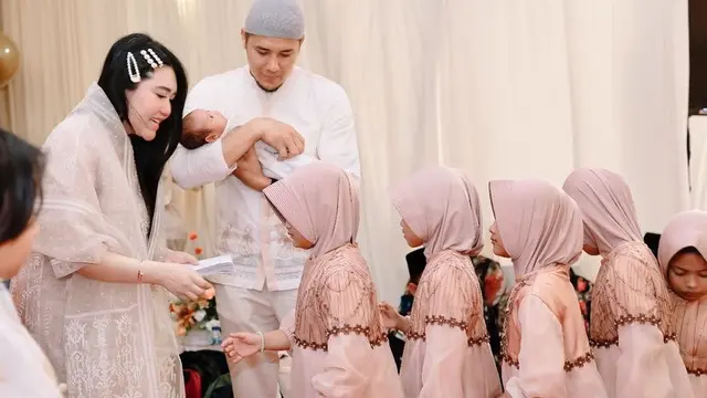 Via Vallen saat Akikah Putra Pertamanya. [@aghamradia]
