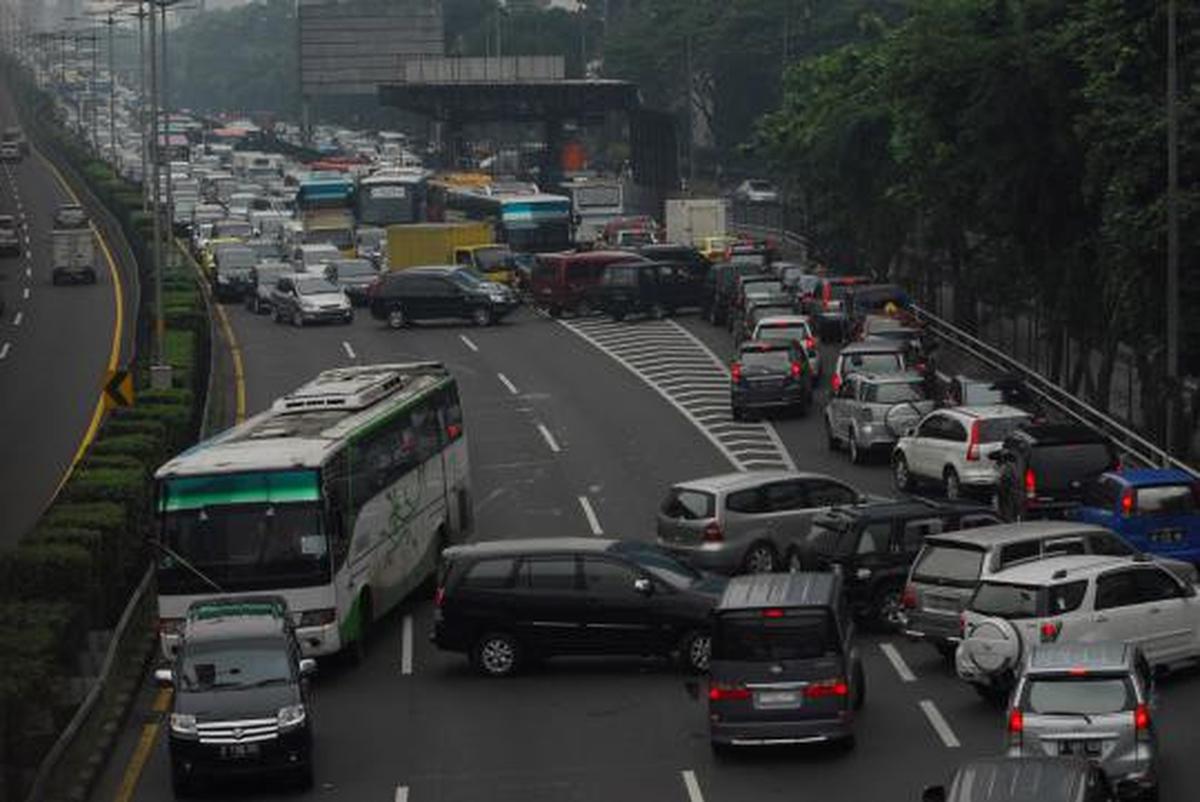 Demo blokir tol bikin Jakarta macet parah di Jumat pagi