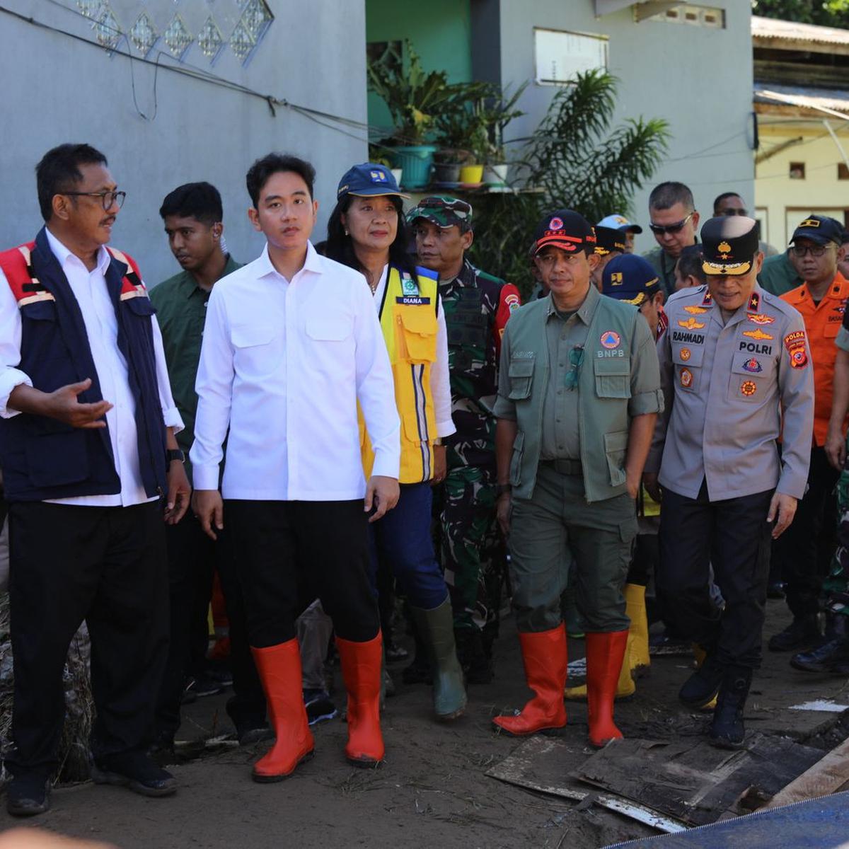 Gibran Tinjau Banjir Sukabumi