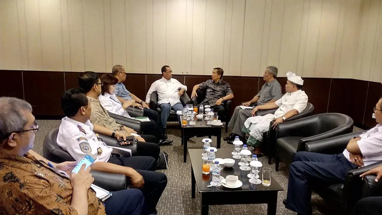 Menhub Budi Karya menuturkan infrastruktur vital yang perlu dibenahi di Bali, antara lain bandara, pelabuhan, terminal dan hal lainnya.‎