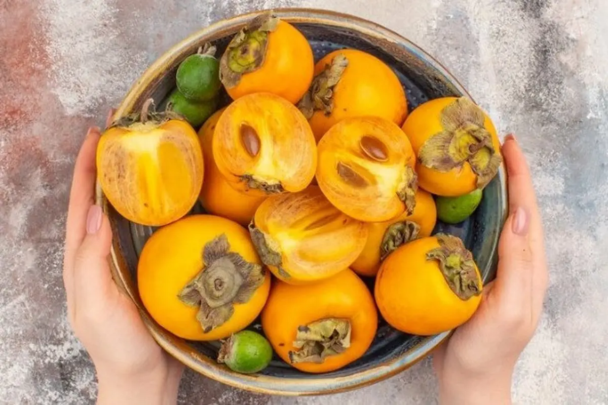 Buah Kesemek (Sumber: freepik.com/KamranAydinov)