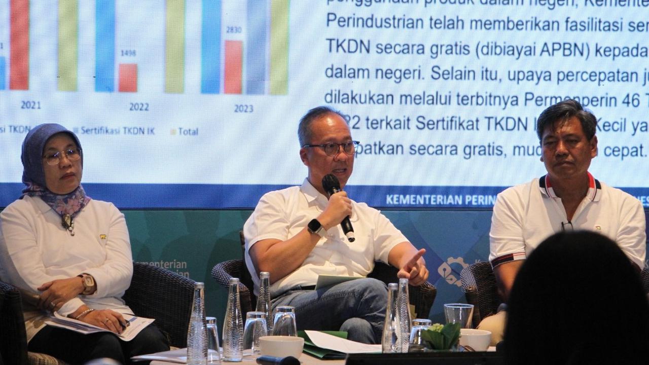 Menteri Perindustrian Agus Gumiwang Kartasasmita
