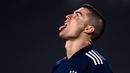 Striker Juventus, Cristiano Ronaldo tampak kecewa usai gagal memanfaatkan peluang dalam laga lanjutan Liga Italia 2020/21 melawan Sassuolo di Allianz Stadium, Turin, Rabu (10/1/2021). (AFP/Marco Bertorello)