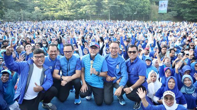Ketua Umum (Ketum) Partai Amanat Nasional (PAN) melakukan giat Senam Sehat Birukan Langit Indonesia di Lapangan Sempur Kota Bogor, Sabtu (14/1/2023), pagi.