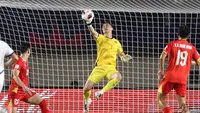 Aksi penyelamatan kiper Timnas Vietnam, Patrik Le Giang saat menghadapi Filipina dalam laga Grup B FIFA ASEAN Cup 2026 di Stadion Si Jalak Harupat, Kabupaten Bandung, Sabtu (26/9/2026). (Dok. VFF)