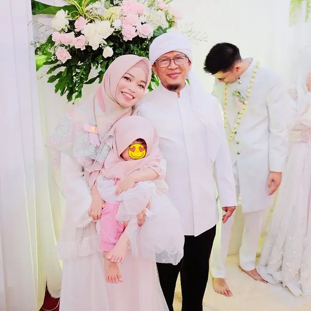 6 Potret Kebersamaan Aa Gym dan Putri Sulungnya, Penuh Kehangatan
