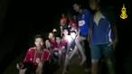 Anak-anak dan pelatih tim sepak bola remaja Thailand saat diselamatkan di sebuah gua di Chiang Rai, Thailand, Senin (2/7). Sebanyak 13 orang sebelumnya terperangkap di dalam gua yang terendam banjir genangan air hujan. (Navy Seal Thailand via AP)