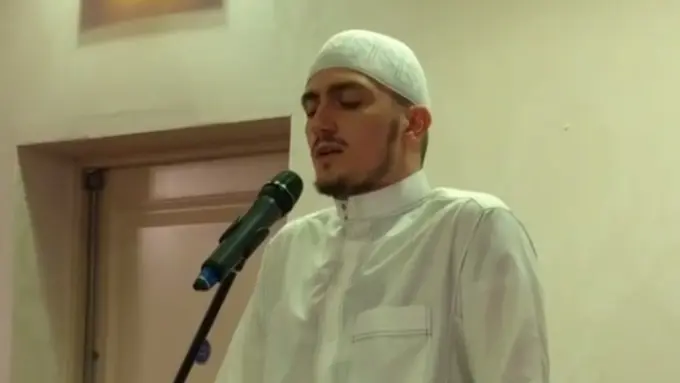 Intip 10 Potret Ketampanan Fatih Seferagic Imam Masjid Asal USA