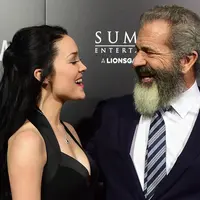 Mel Gibson, seorang sutradara film yang menuai sorotan publik karena penantian anak ke-9 nya bersama sang kekasih, Rosalind Ross. Kabarnya ia juga akan memperoleh penghargaan di Hollywood Film Awards pada 6 November mendatang. (AFP/Bintang.com)