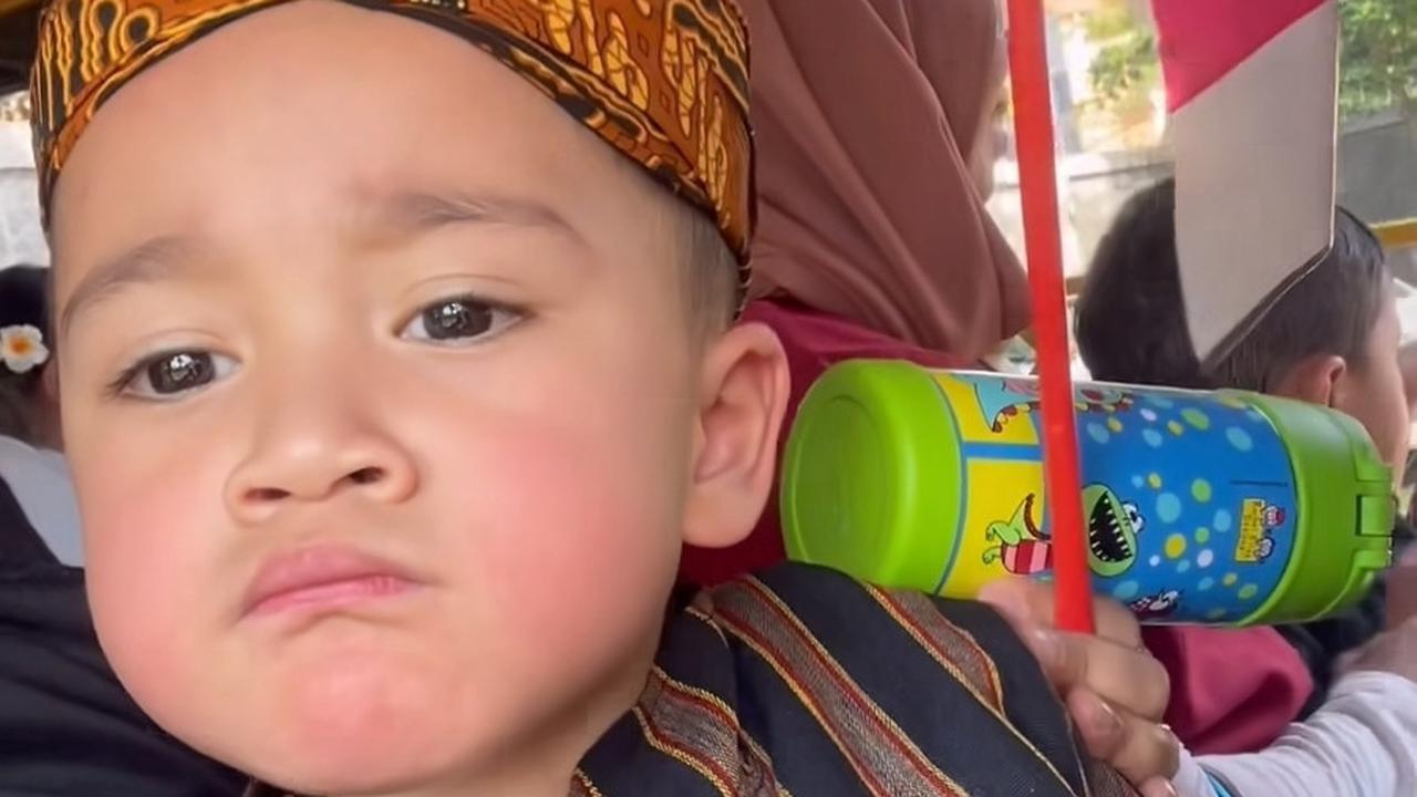 Tentunya, hal ini membuat netizen di media sosial semakin sayang dengan Ajjahe yang semakin menggemaskan setiap harinya.<br><br>