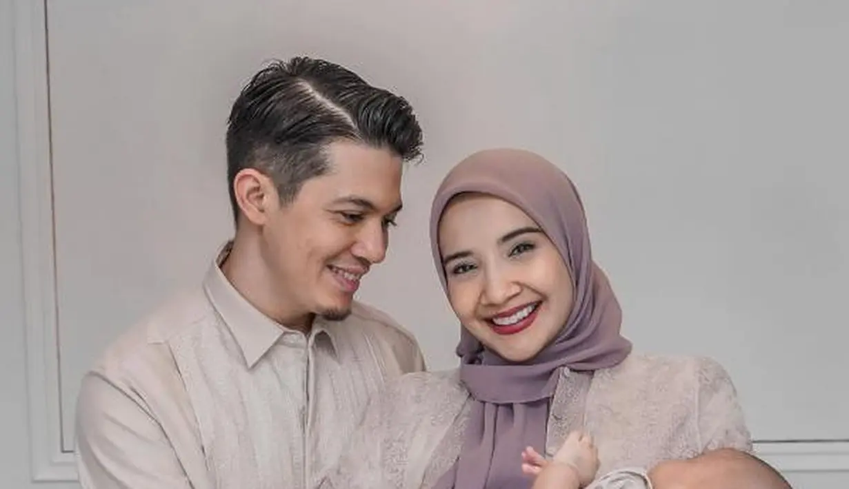<p>Model baju Lebaran keluarga Irwansyah dan Zaskia Sungkar dalam nuansa pastel yang elegan dan menawan (Foto: Instargram @zaskiasungkar15)</p>
