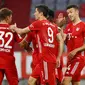 Bayern Munchen meraih kemenangan 2-1 atas Eintracht Frankfurt pada laga semifinal DFB Pokal, di Allianz Arena, Rabu (10/6/2020). Hasil tersebut membuat Bayern lolos ke final. (AFP/Kai Pfaffenbach/POOL)