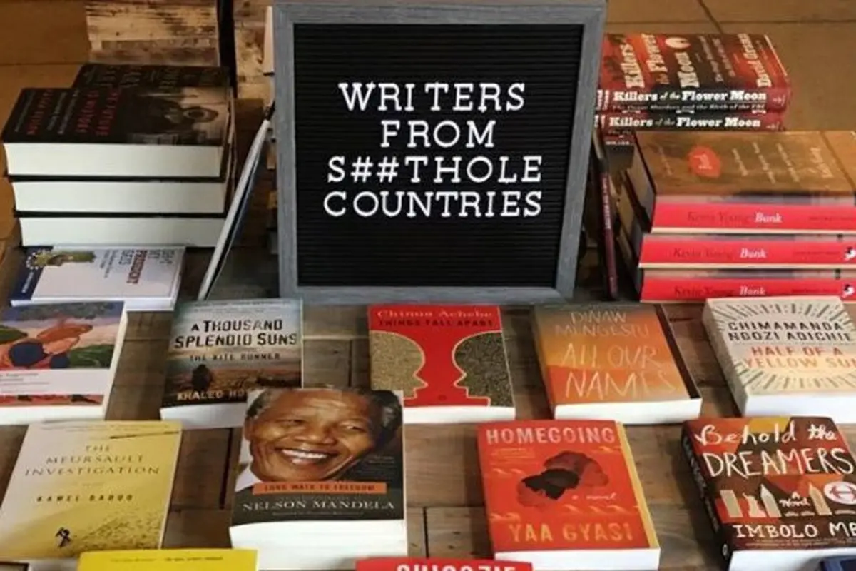 'Writers from shi#hole countries', tagline koleksi buku yang digunakan oleh sebuah toko buku di New York, yang dimaksudkan untuk menyindir Donald Trump (Rough Draft via Business Insider)