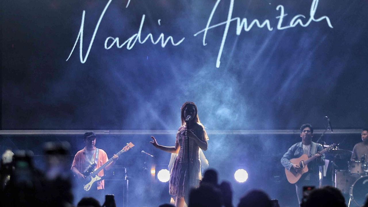 FOTO: Aksi Panggung Nadin Amizah Memukau Pengunjung KapanLagi Buka Bareng BRI Festival 2025