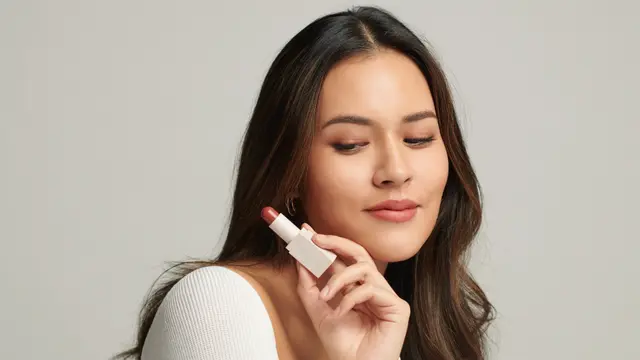 Raisa meluncurkan lini kecantikan Raine Beauty. (Foto: Dok. Istimewa)