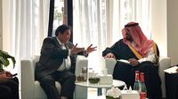 Menteri Koordinator Bidang Perekonomian Airlangga Hartarto bertemu dengan Menteri Ekonomi dan Perencanaan Arab Saudi, Faisal F. Alibrahim. (Foto: Kemenko Perekonomian).