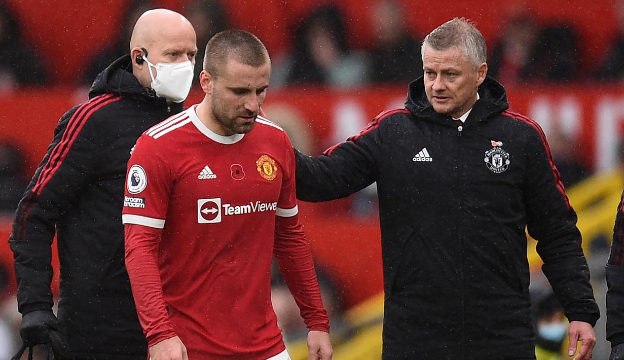 Sesuai prediksi, Manchester United terbukti keteteran menghadapi pekan neraka di Liga Inggris. Usai dibantai Liverpool, Setan Merah juga harus takluk dari sang tetangga, keduanya di Old Trafford. Sudah saatnya Solskjaer mencadangkan 5 starternya yang tampil buruk. (AFP/Oli Scarff)