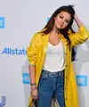 Selena Gomez menderita penyakit lupus dan sedang menjalani perawatan khusus. Di pidatonya saat AMAs 2016, Selena menceritakan bahwa pengobatan yang dijalaninya cukup aneh. (AFP/Bintang.com)