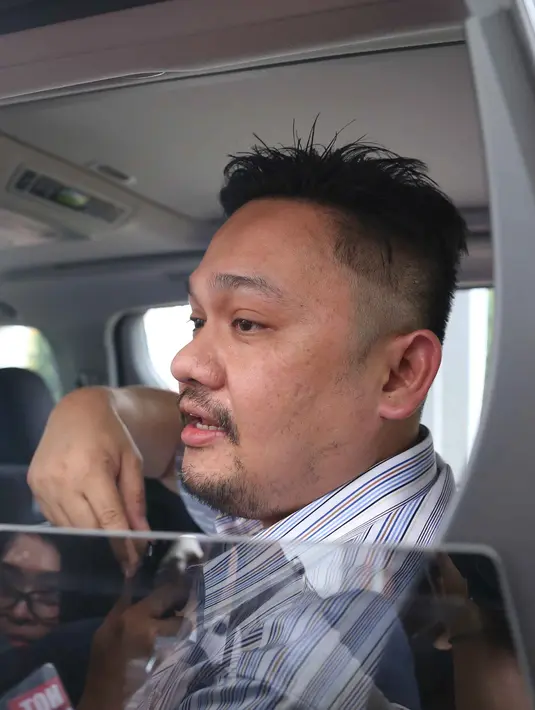 Seperti diketahui, Farhat melayangkan gugatan perdata atas sikap Dhani yang melaporkannya ke Polda Metro Jaya. Dhani merasa nama baiknya telah dicemarkan Farhat lewat cuitannya di akun jejaring sosial Twitter. (Nurwahyunan/Bintang.com)