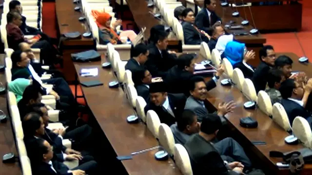 DPR Tandingan Bacakan Mosi Tidak Percaya Pada Pimpinan DPR