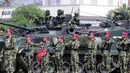 Prajurit TNI AL mengikuti upacara perayaan Hari Korps Marinir TNI AL yang ke-70 di Markas Marinir Cilandak, Jakarta Selatan, (15/11/2015). Pada dirgahayunya kali ini mengusung tema 'Kuat Bersama Rakyat Berkarakter Maritim'. (Liputan6.com/Helmi Afandi)