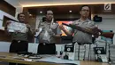 Polri menggelar jumpa pers terkait kasus penyerangan Mapolda Sumatra Utara (Sumut), di Mabes Polri, Jakarta Selatan, Jumat (30/6). Kelompok teror menyerang pos jaga Mapolda Sumut dan menyebabkan seorang anggota polisi tewas. (Liputan6.com/Herman Zakharia)