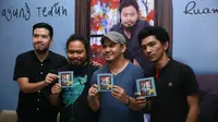 Menurut sang vokalis, Mohammad Istiqamah Djamad atau biasa disapa Iis, mengungkapkan kegembiraannya album yang awalnya akan dirilis tahun 2015 itu akhirnya resmi di rilis. (Nurwahyunan/Bintang.com)