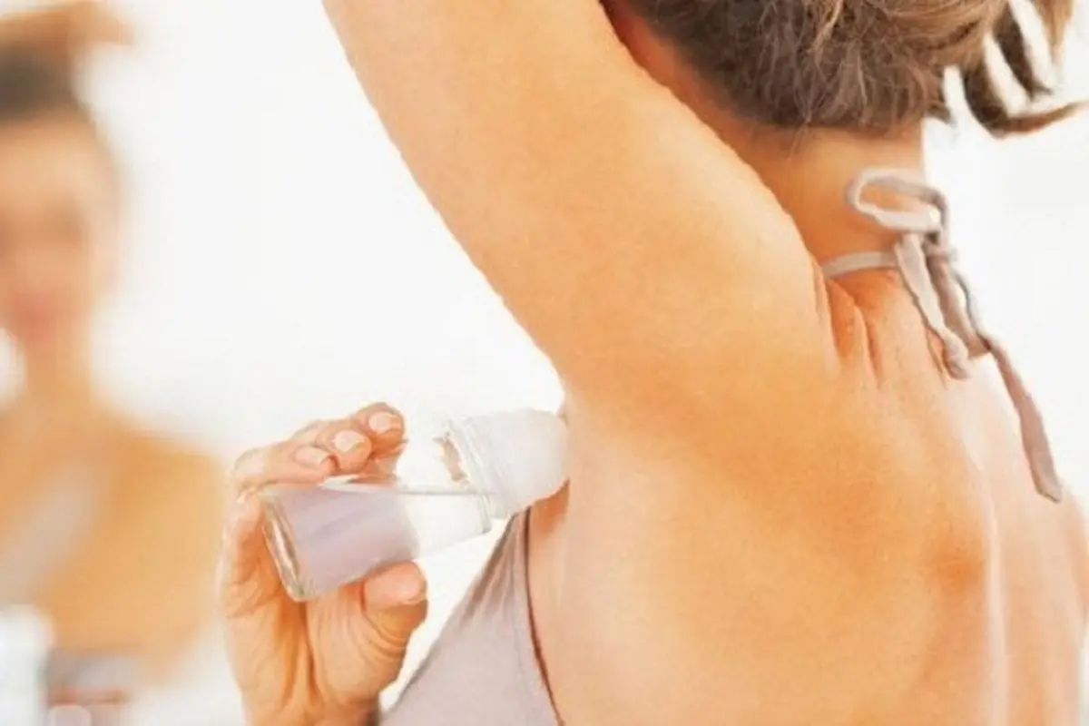 [Bintang] Hilangkan Noda Bekas Deodoran di Baju dengan 5 Cara Jitu Ini