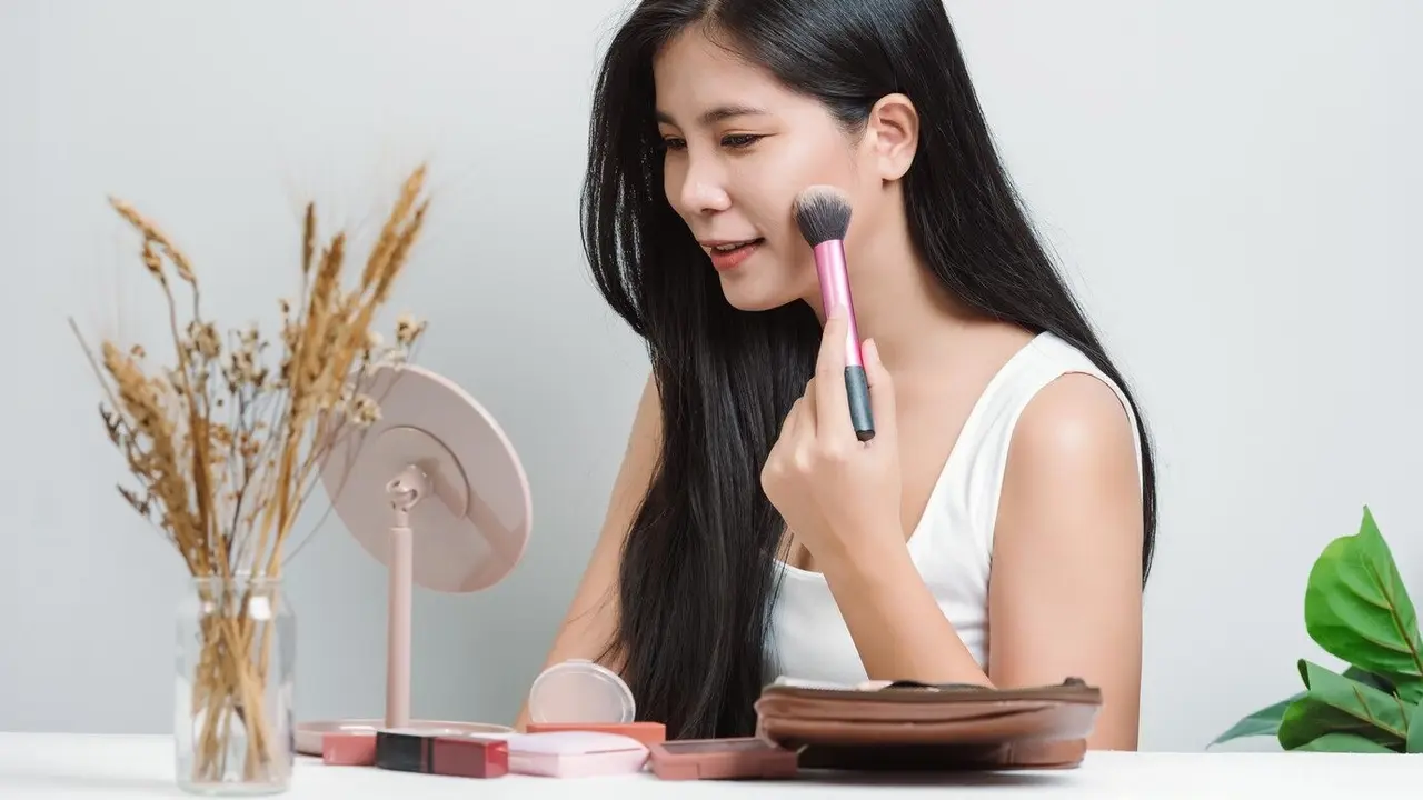 Penyebab Makeup Ngecrack dan Cara Memperbaikinya (Foto/Sumber: Freepik)