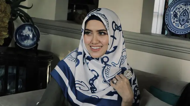 Rilis Lagu Religi, Ini 5 Potret Meggy Diaz dalam Balutan Hijab