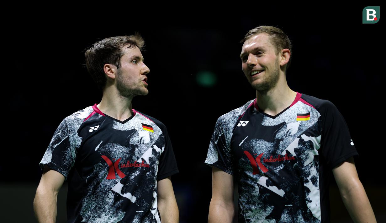 <p>Ganda putra Jerman, Mark Lamsfuss/Marvin Seidel saat menghadapi pasangan Indonesia, Leo Rolly Carnando/Daniel Marthin pada laga babak 32 besar Daihatsu Indonesia Masters 2024 di Istora Senayan, Jakarta, Selasa (23/1/2024). Mark Lamsfuss/Marvin Seidel kalah dua game langsung 16-21, 17-21. (Bola.com/Bagaskara Lazuardi)</p>