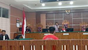 Majelis Hakim Saat membacakan Amar putusan vonis seumur hidup  lebih tinggi dari tuntutan JPU terhdap Terdakwa Tauzaen. (Ajang Nurdin/Liputan6.com)