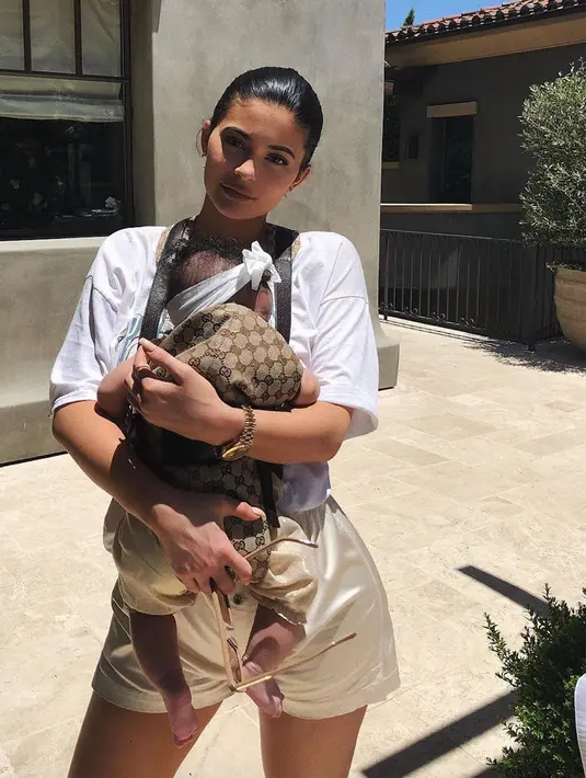 Kylie Jenner mengatakan bahwa kehamilan adalah salah satu momen yang ia pilih untuk tak tunjukkan kepada dunia. (instagram/kyliejenner)