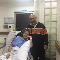 Kenal dekat, Pandji Pragiwaksono menggambarkan rasa cinta Indro Warkop pada istri. (instagram/indrowarkop_asli)