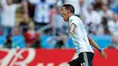 Gelandang Argentina, Angel Di Maria berselebrasi usai mencetak gol ke gawang Prancis pada babak 16 besar Piala Dunia di Kazan Arena di Kazan, Rusia, (30/6). Prancis menang tipis 4-3 atas Argentina. (AP Photo/David Vincent)