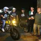 Menteri Hanif saat menjajal motor custom buatan Street Arts Custom di Pablo Auto Club (Street Arts Custom)