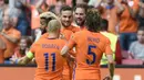 Para pemain Belanda merayakan gol Davy Propper saat melawan Bulgaria pada laga grup A kualifikasi Piala Dunia 2018 di Amsterdam, (3/9/2017). Belanda menang 3-1. (AFP/John Thys)