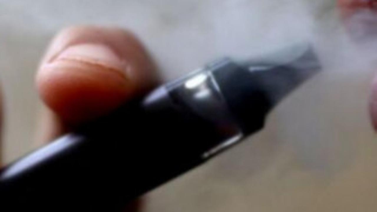 Charles Honoris Minta Pemerintah Respons Serius soal Larang Vape Varian Rasa