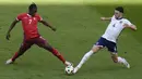 <p>Pemain Swiss, Breel Embolo (kiri) berebut bola dengan pemain Inggris, Declan Rice pada laga laga perempat final Euro 2024 di Duesseldorf Arena, Duesseldorf, Jerman, Sabtu (06/07/2024). (AP Photo/Hassan Ammar)</p>