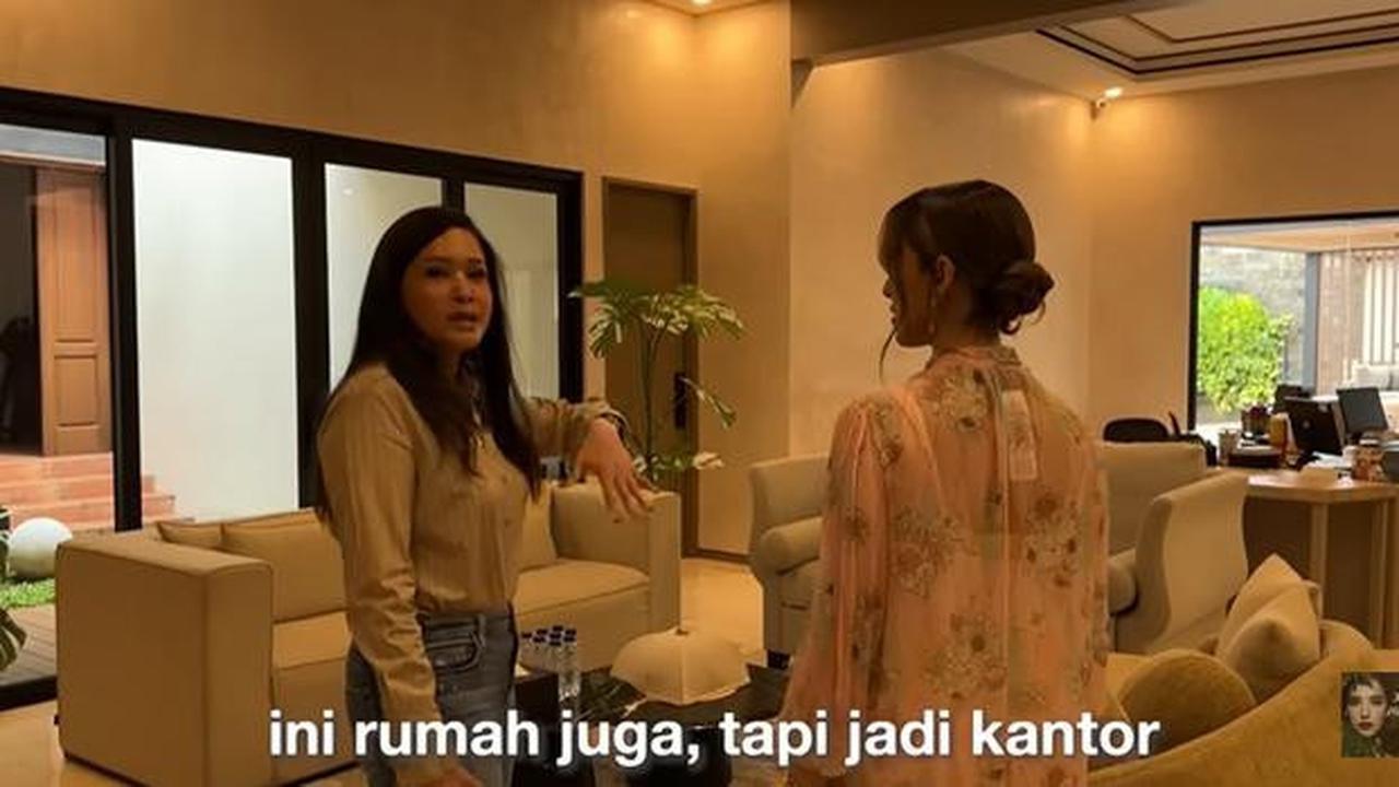 6 Potret Rumah Maia Estianty yang Disulap Jadi Kantor, Modern dan Estetis