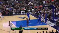 Dallas Mavericks mengalahkan Milwaukee Bucks dengan skor 111-79 dalam lanjutan pertandingan NBA 2017-2018.