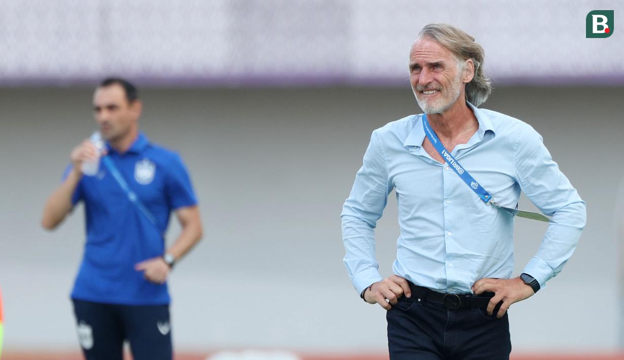Namun, Jan Olde Riekerink menyebut Dewa United kalah efektif ketimbang PSIS Semarang. Terutama dalam memanfaatkan peluang yang didapatkan. (Bola.com/M Iqbal Ichsan)