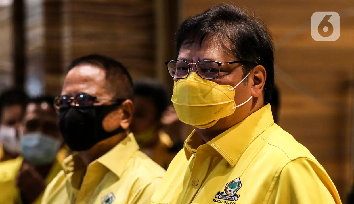 Ketum Partai Golkar Airlangga Hartarto saat menghadiri bimbingan teknis pilkada serentak 2020 di Jakarta, Minggu (30/8/2020). Bimbingan teknis dihadiri pimpinan DPRD dan Ketua Fraksi Partai Golkar untuk wilayah Sumatera II, Papua dan Papua Barat. (Liputan6.com/Johan Tallo)